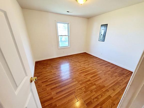 3rd image of 1004 E 16th St