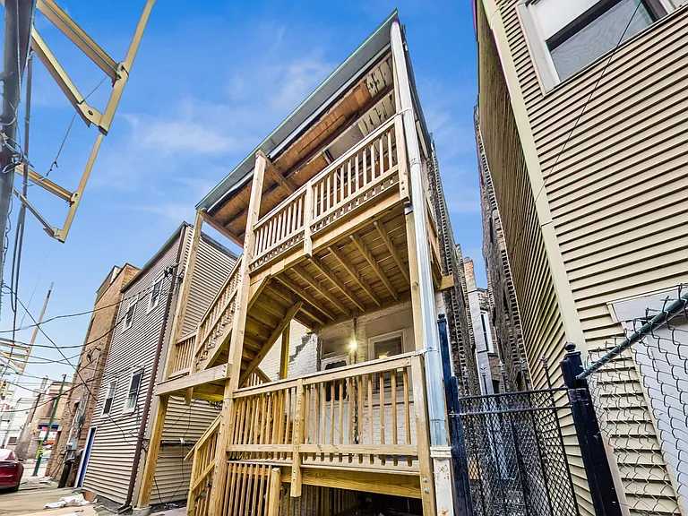 3554 N Wilton Ave #1 — Photo 41