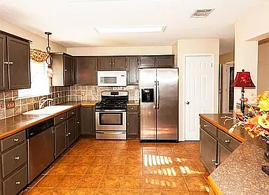 1206 Cedar Hills Blvd — Photo 2