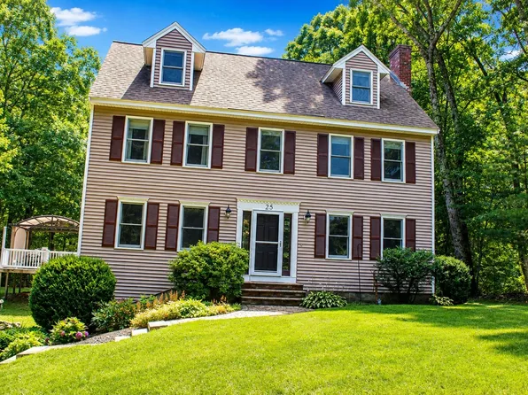 25 Peaslee Court, Hampstead, NH 03038