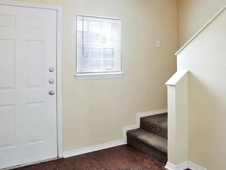 Cantibury Pointe Apartments — Photo 9