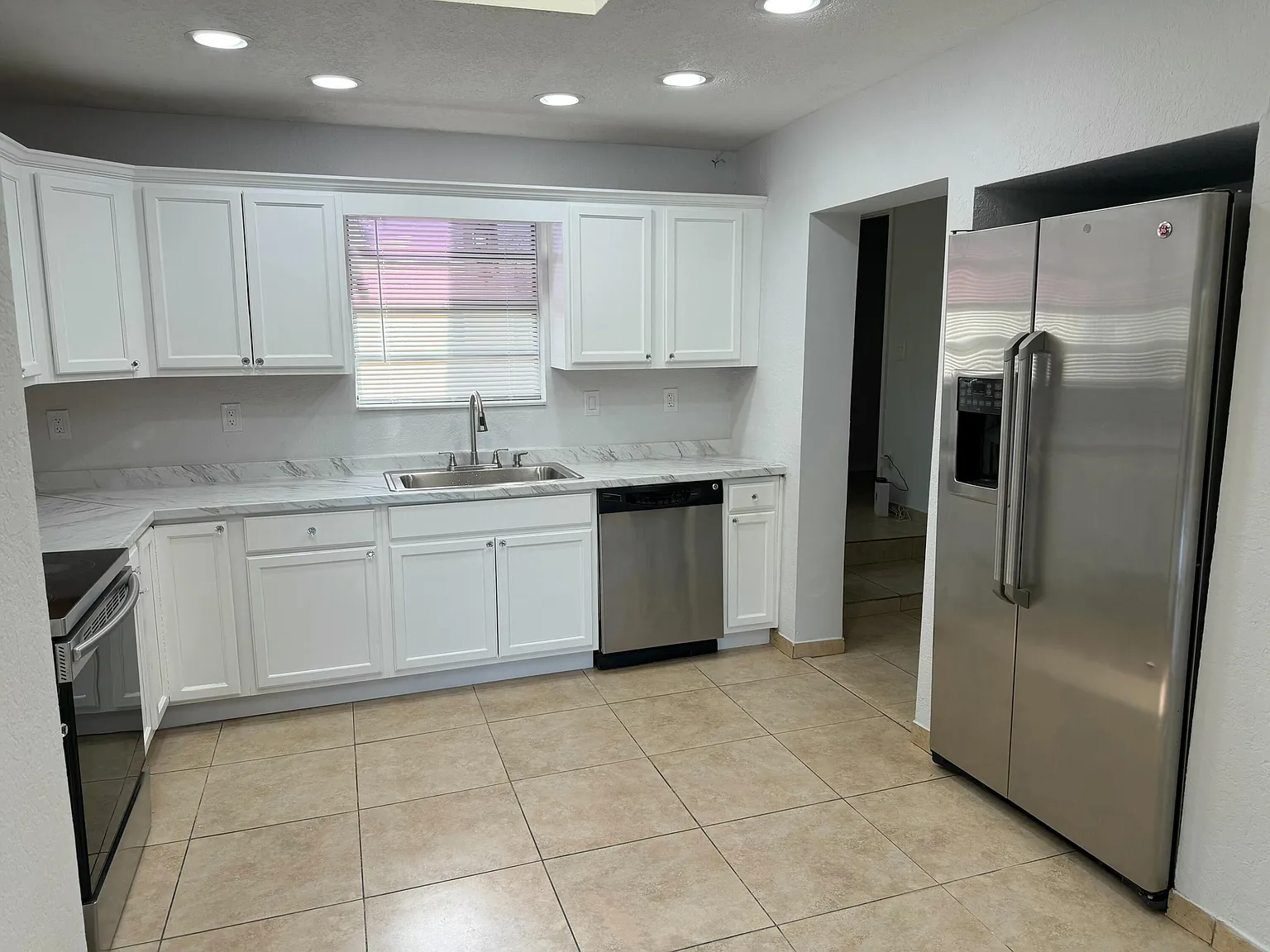 4 bed, 3.0 bath, 1508 sqft, $3,800 — Photo 3