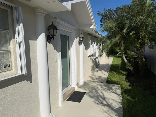10853 SW ELSINORE Drive, Port St Lucie, FL 34987