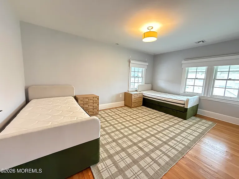 125 Cedar Ave — Photo 31