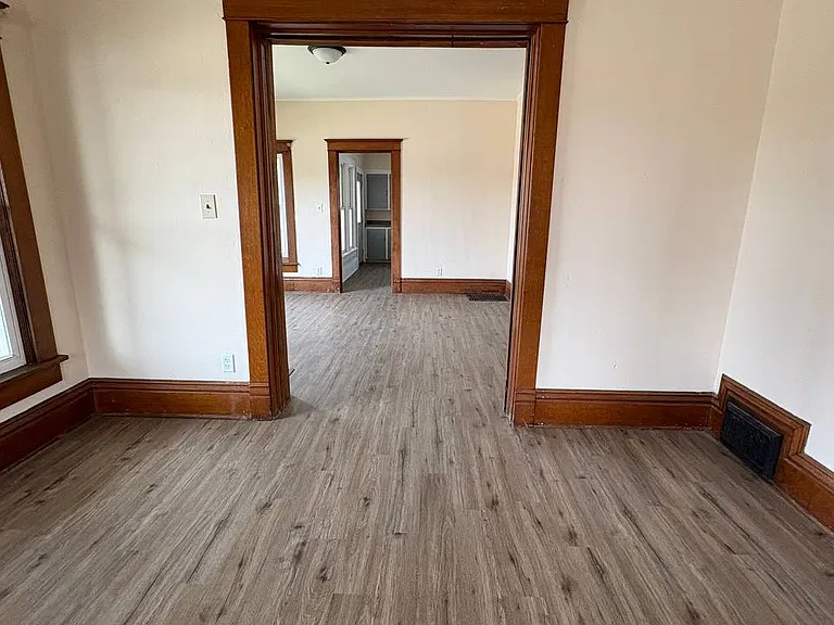 103 1st St NE #1 — Photo 6