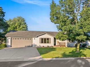 1006 Cheyenne St SW, Hutchinson, MN 55350