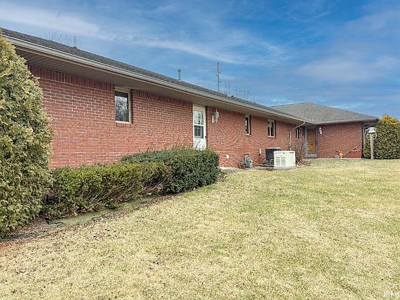 3rd image of 1015 E Creekview Dr