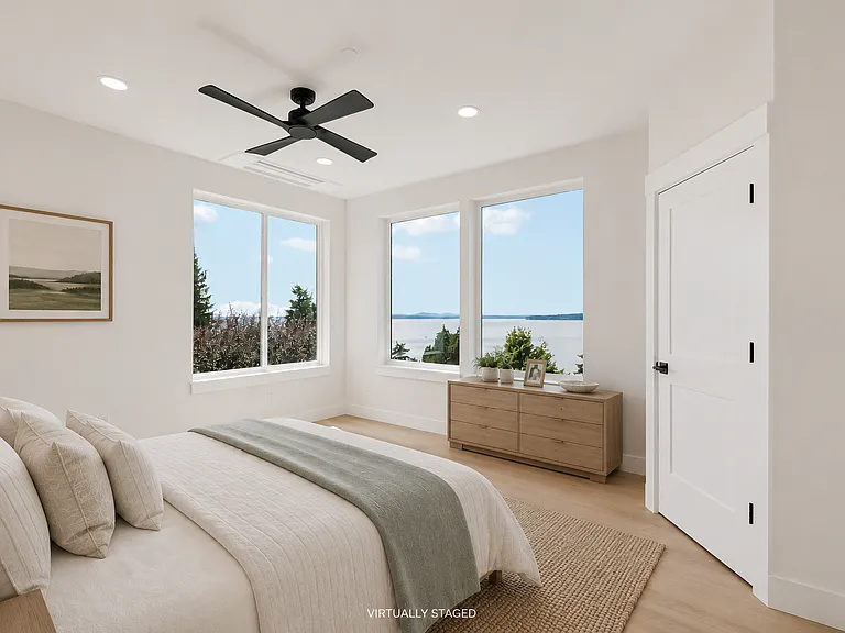 primary room, walk in closet