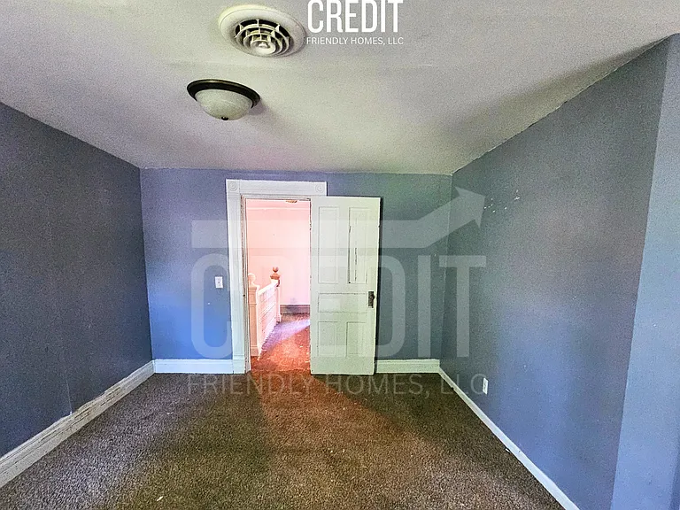 223 N Pine St — Photo 8