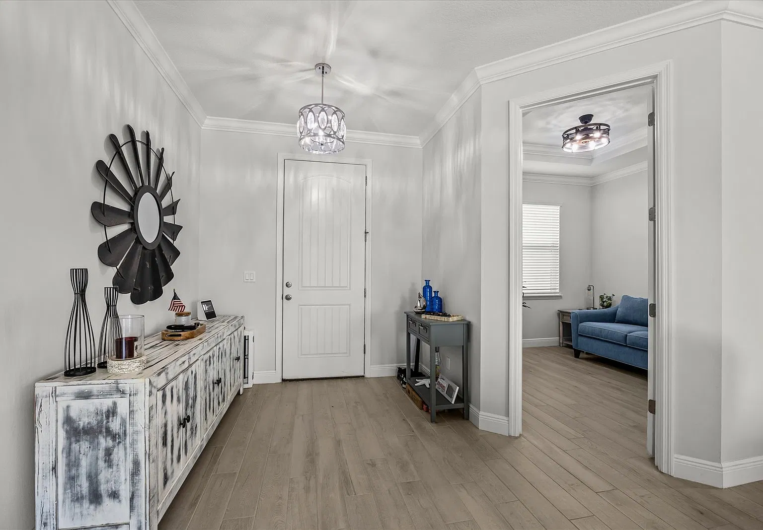 4 bed, 2.5 bath, 2077 sqft, $3,000 — Photo 4