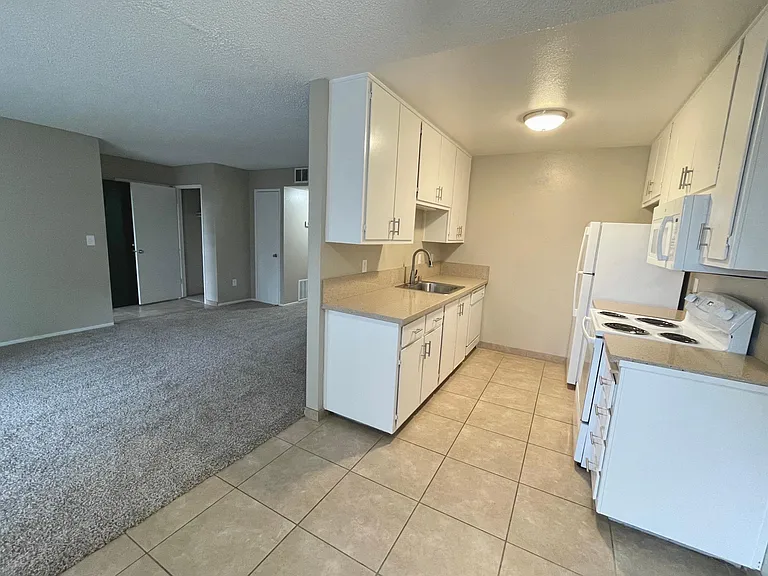 1180 Fulton Ave #1 — Photo 2