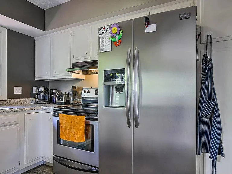 1901 Manor Ct — Photo 10
