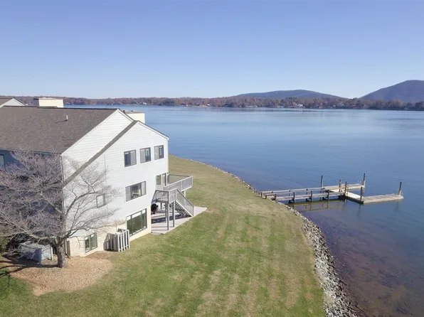 270 Peninsula Point Dr, Moneta, VA 24121