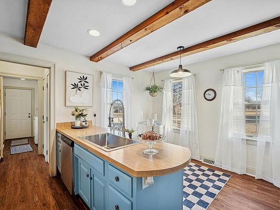 5th image of 10562 Town Hall Rd