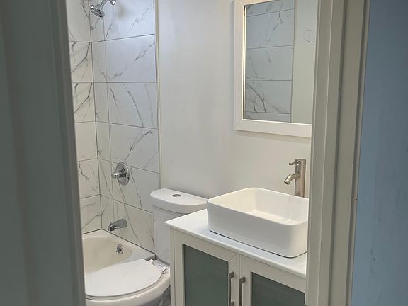 Main Bathroom 1