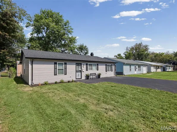 45 Saint Henry Dr, Cahokia, IL 62206