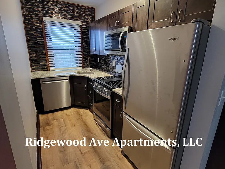 400 Ridgewood Ave #1 — Photo 6