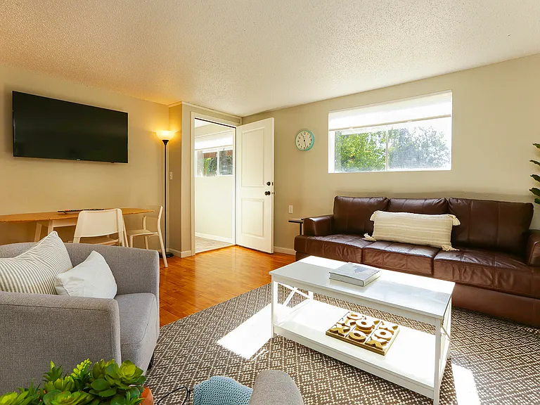 600 SW Dawnview Ct — Photo 8