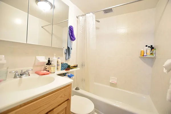 Rented by Street Realty Brokerage LLC | media 5