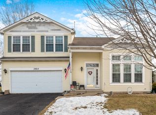 380 Brookhaven Cir, Sugar Grove, IL 60554
