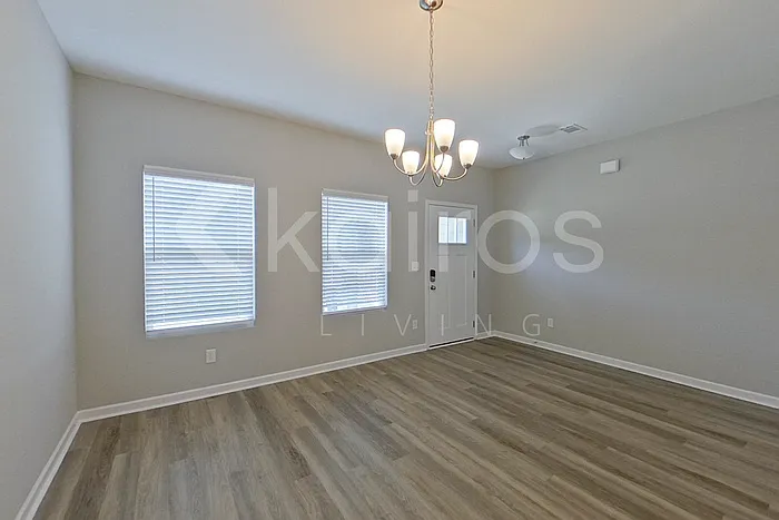 5 bed, 2.5 bath, 2459 sqft, $2,395 — Photo 3