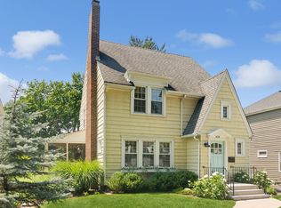 614 Division St, Barrington, IL 60010