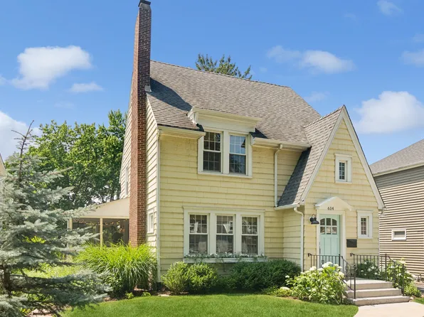 614 Division St, Barrington, IL 60010