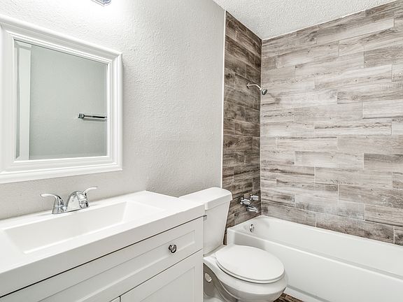 2nd image of 520 Deshong Dr #27