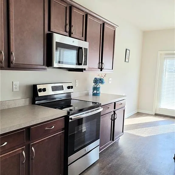76 Greenfield Dr — Photo 7