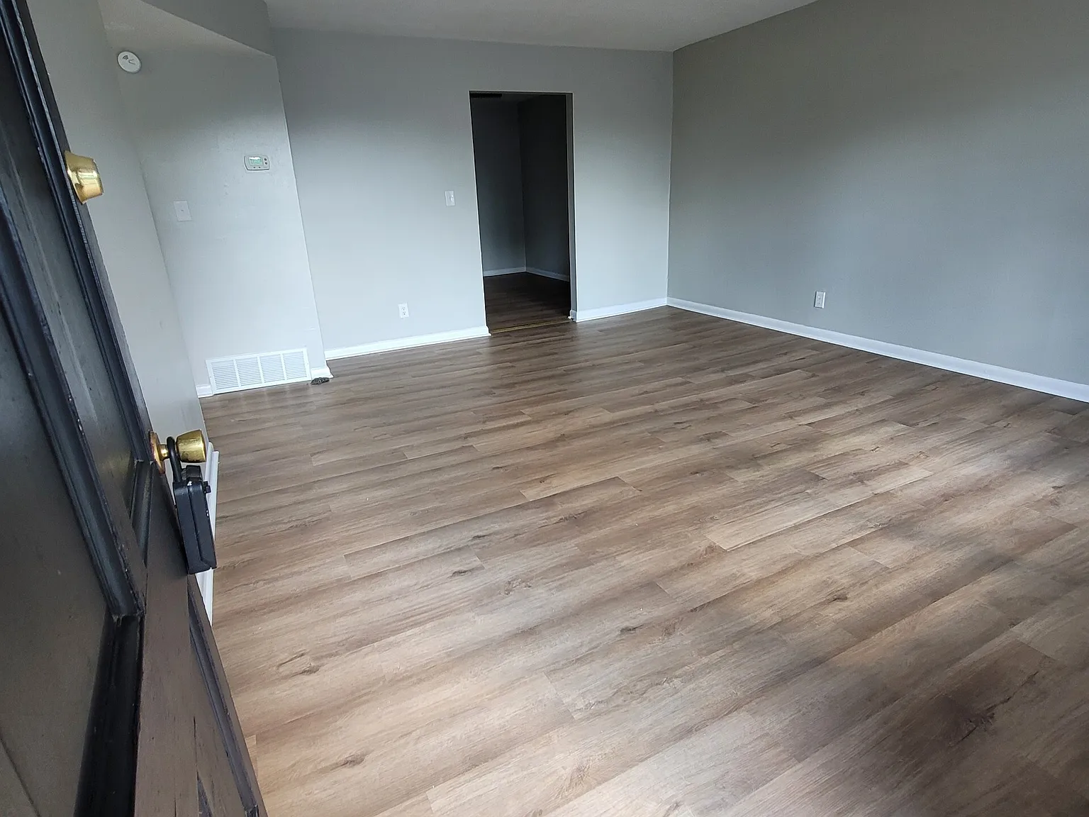 107 Robbins Dr — Photo 1