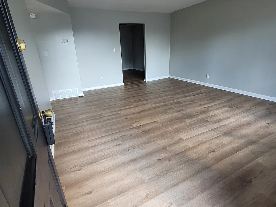 107 Robbins Dr