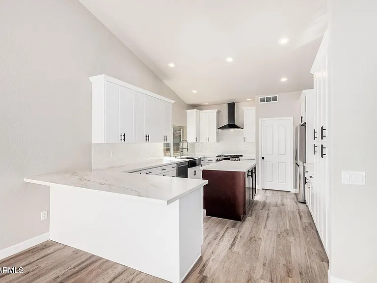 9310 E Crystal Dr — Photo 7