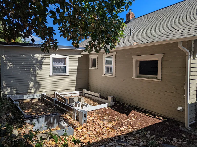 1549 Charleston Beach Rd W — Photo 21