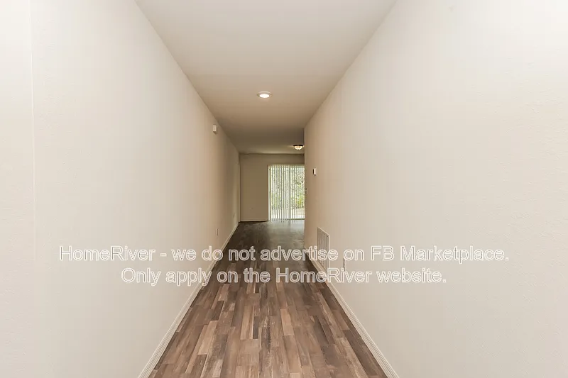 3 bed, 2.0 bath, 1272 sqft, $1,895 — Photo 3