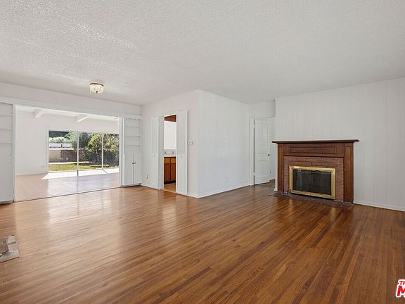 4th image of 1654 Hill St