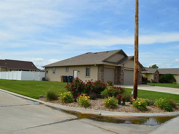 3rd image of 6 Savannah Dr