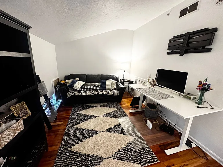 130 S 22nd St #3F — Photo 8