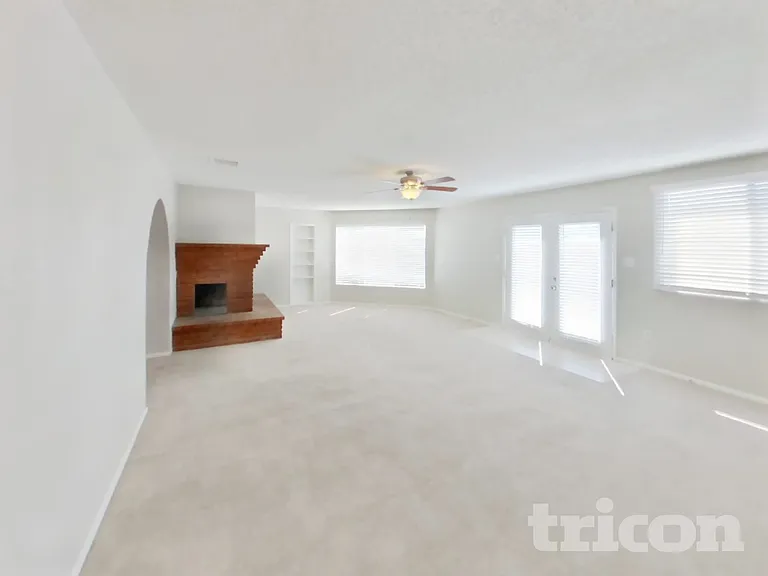 4832 N 87th Ln — Photo 5