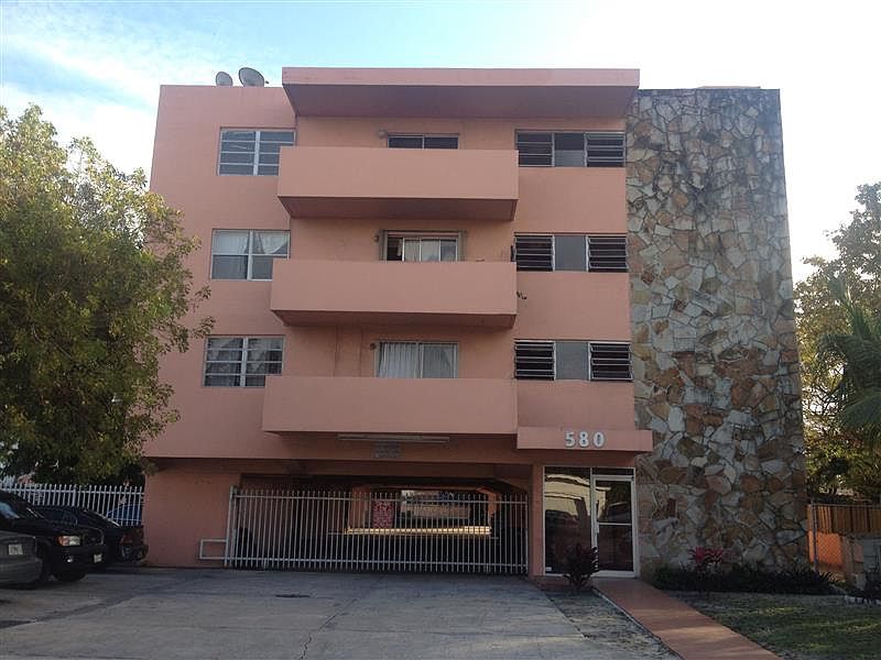1st image of 580 NE 127th St APT 25
