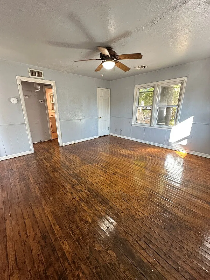 824 South Parker Street — Photo 1