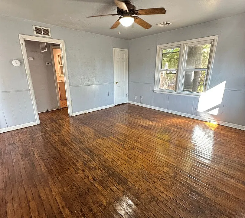 824 Parker St