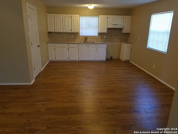 4th image of 2423 Bermuda Dr
