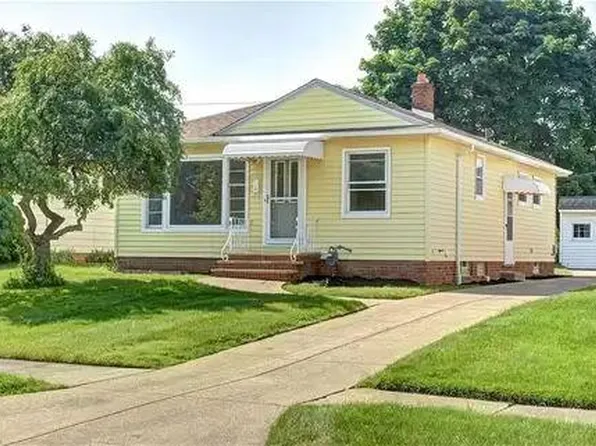 3207 Park Dr, Parma, OH 44134