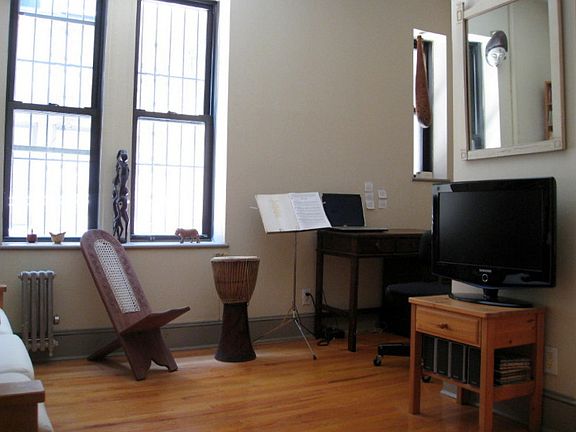 2nd image of 322 6th St APT 3