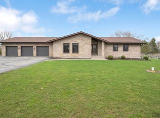 12412 Hensel Rd, Huntley, IL 60142
