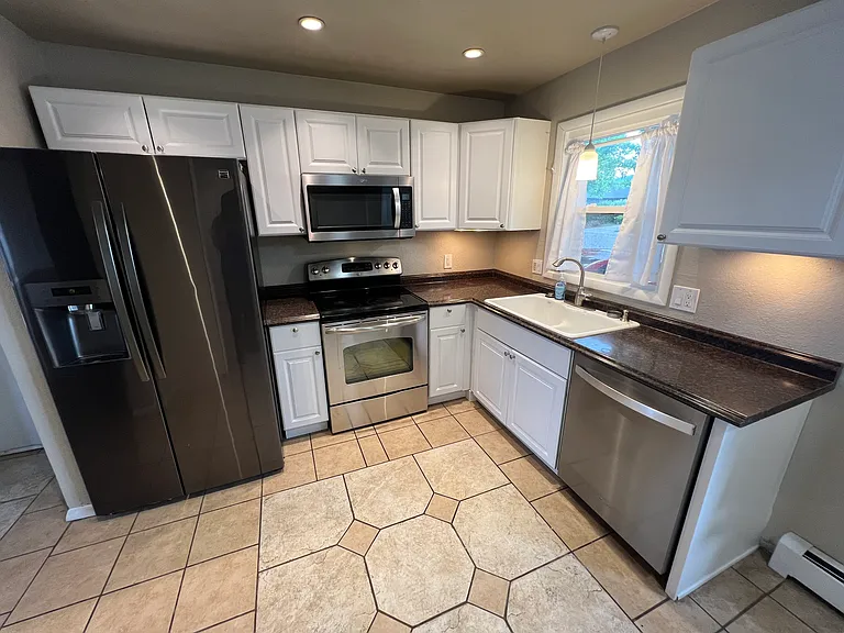 916 Timber Ln — Photo 4