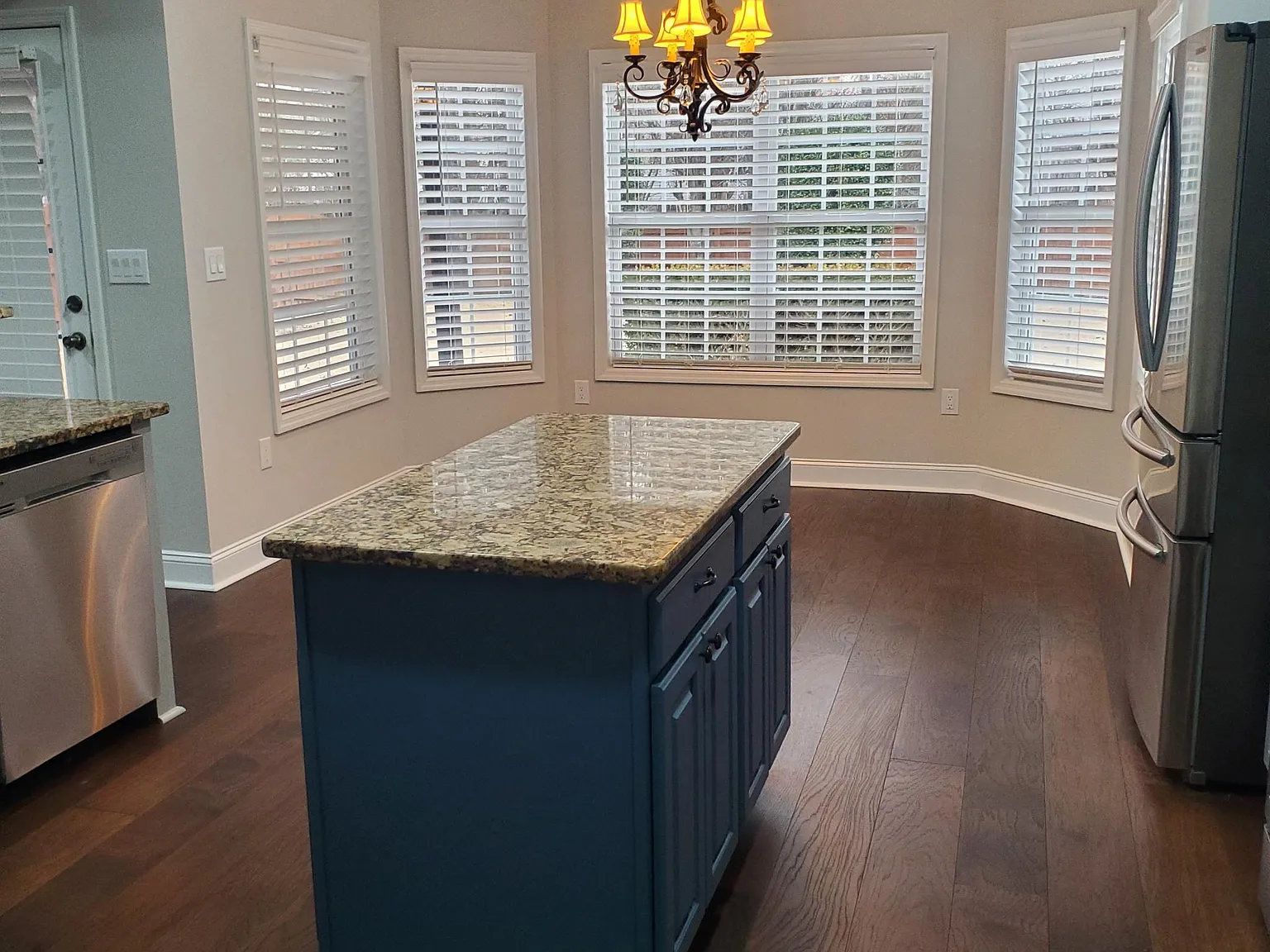 6 bed, 3439 sqft, $3,395 — Photo 4
