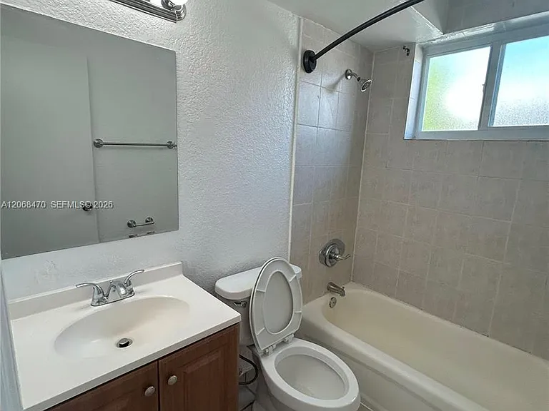 5814 NE 4th Ct #7 — Photo 13