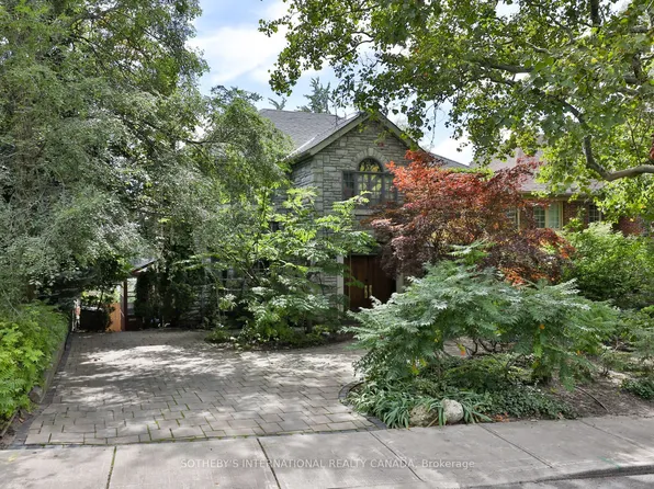 17 Wembley Rd, Toronto, ON M6C 2E8