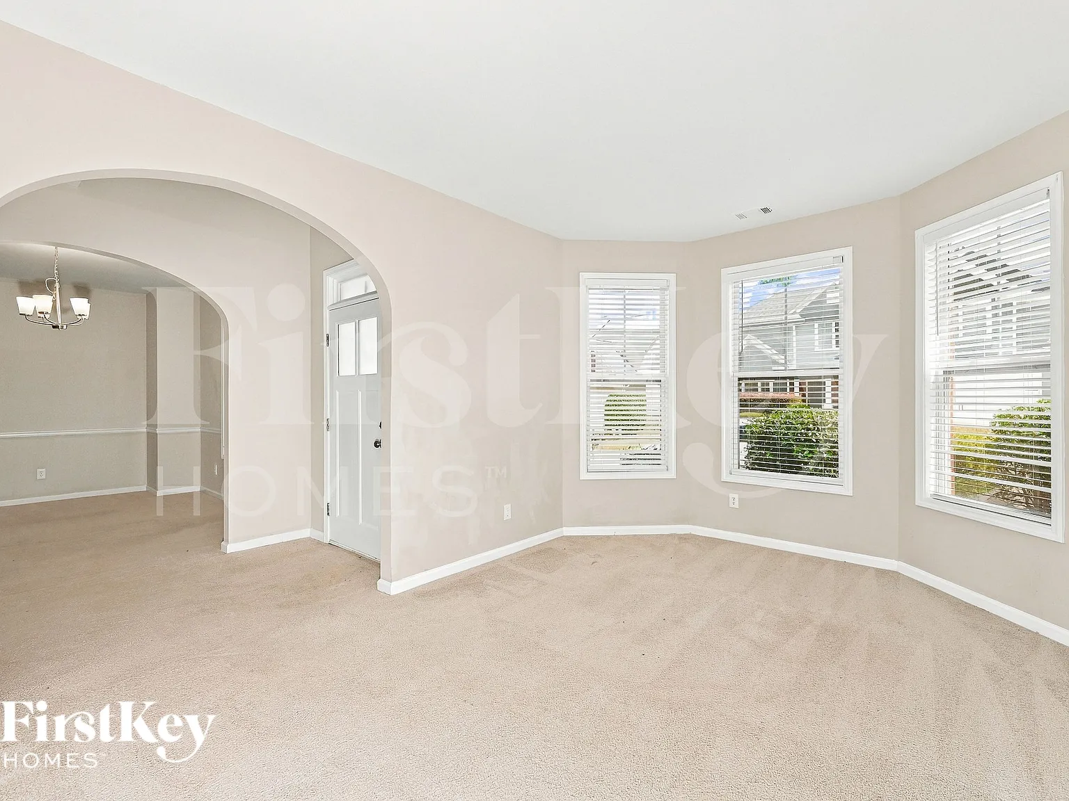 4 bed, 2.5 bath, 2463 sqft, $2,240 — Photo 2